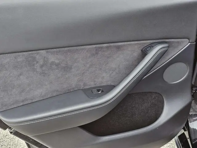 Tesla Model Y Standard battery life, rear-wheel drive version