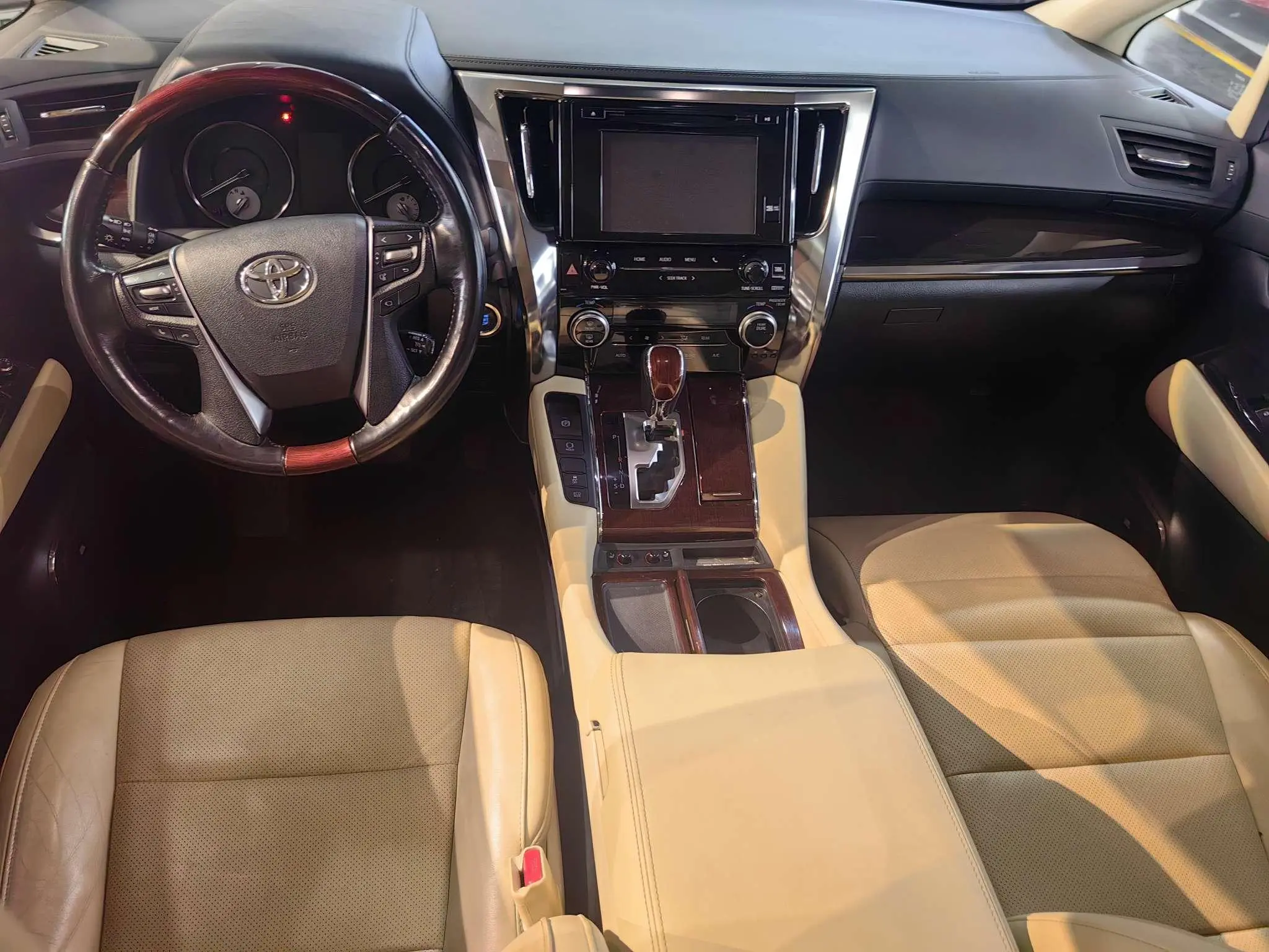 TOYOTA Elfa 3.5L Deluxe Edition