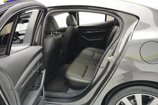 Mazda Mazda 3 Angkesaila 2.0L automatic premium version