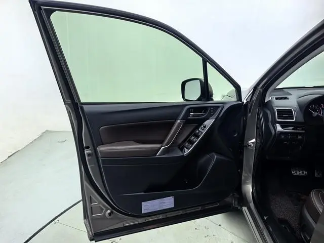 Subaru FORESTER Forester 2.5i Premium Navigation Version