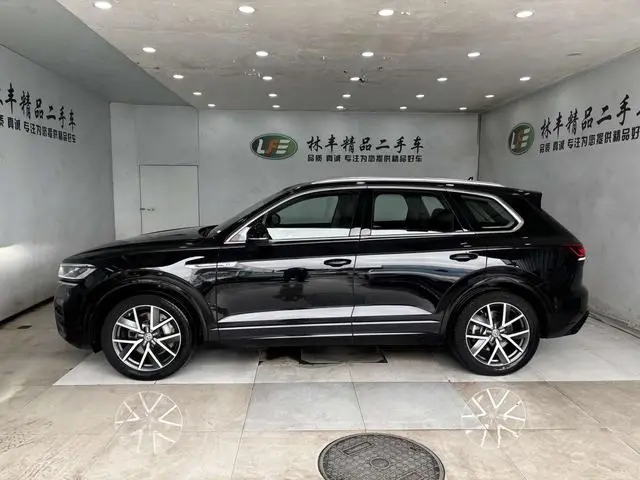 Volkswagen Touareg 3.0 TSI Sharp Front Version Country V