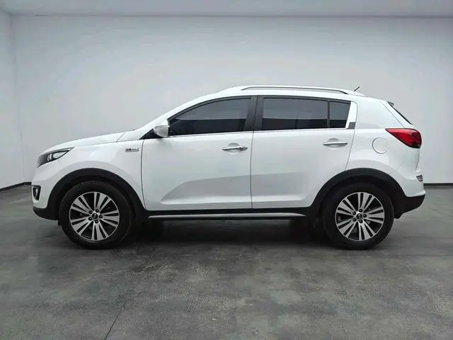 Kia Smart running 2.0L automatic two-wheel drive version DLX