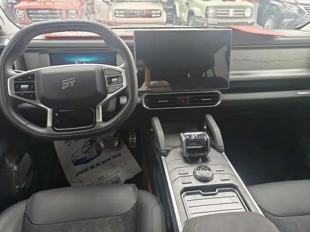 Chery Jetour Jet Traveler 2.0TD four-wheel drive through