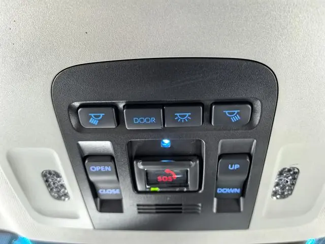 TOYOTA Camry 2.0G Deluxe Edition