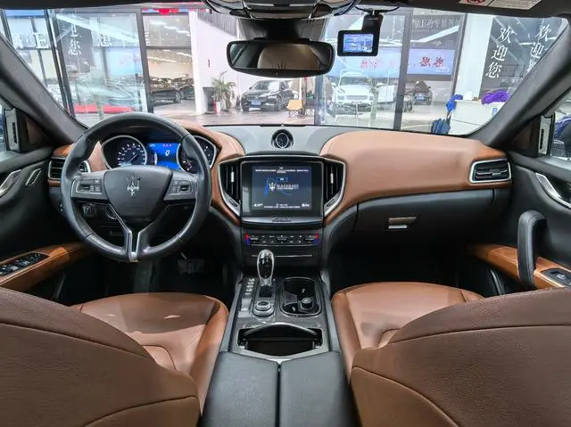 Maserati Ghibli 3.0T 350Hp Standard Edition