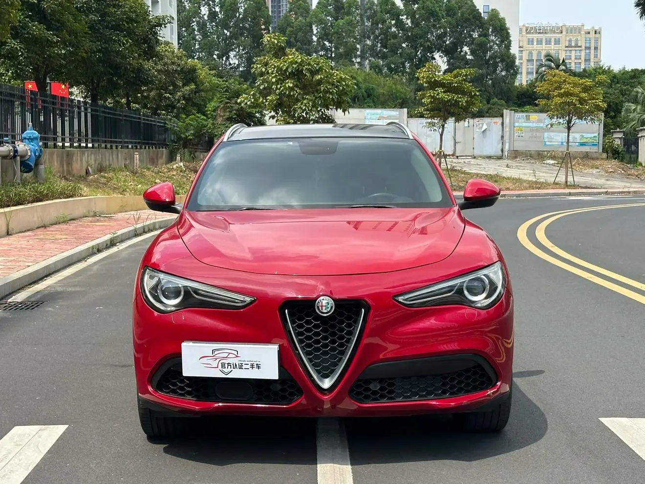Alfa Romeo Stelvio 2.0T 200HP Deluxe Edition