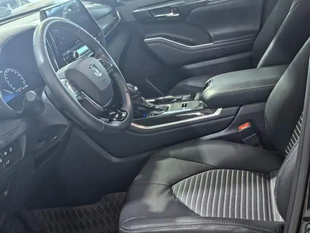 TOYOTA Crown Lufang Smart hybrid dual engine 2.5L E-CVT four-wheel drive Deluxe Edition