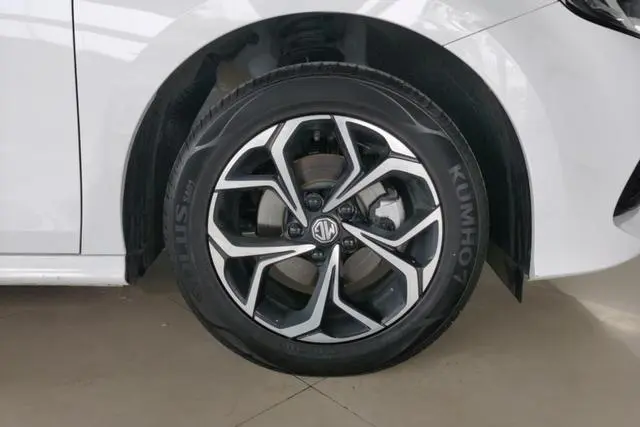 MG MG5 180DVVT CVT Youth Deluxe Edition
