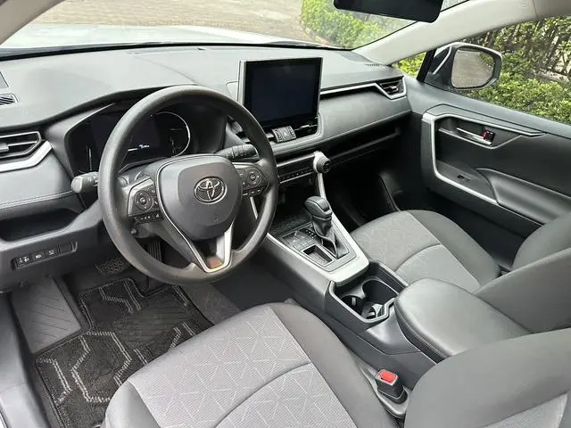 TOYOTA RAV4 Rongfang 2.0L CVT two-wheel drive fashion version