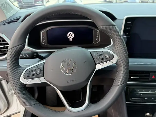 Volkswagen Tuyue 300TSI two-wheel drive full moon version