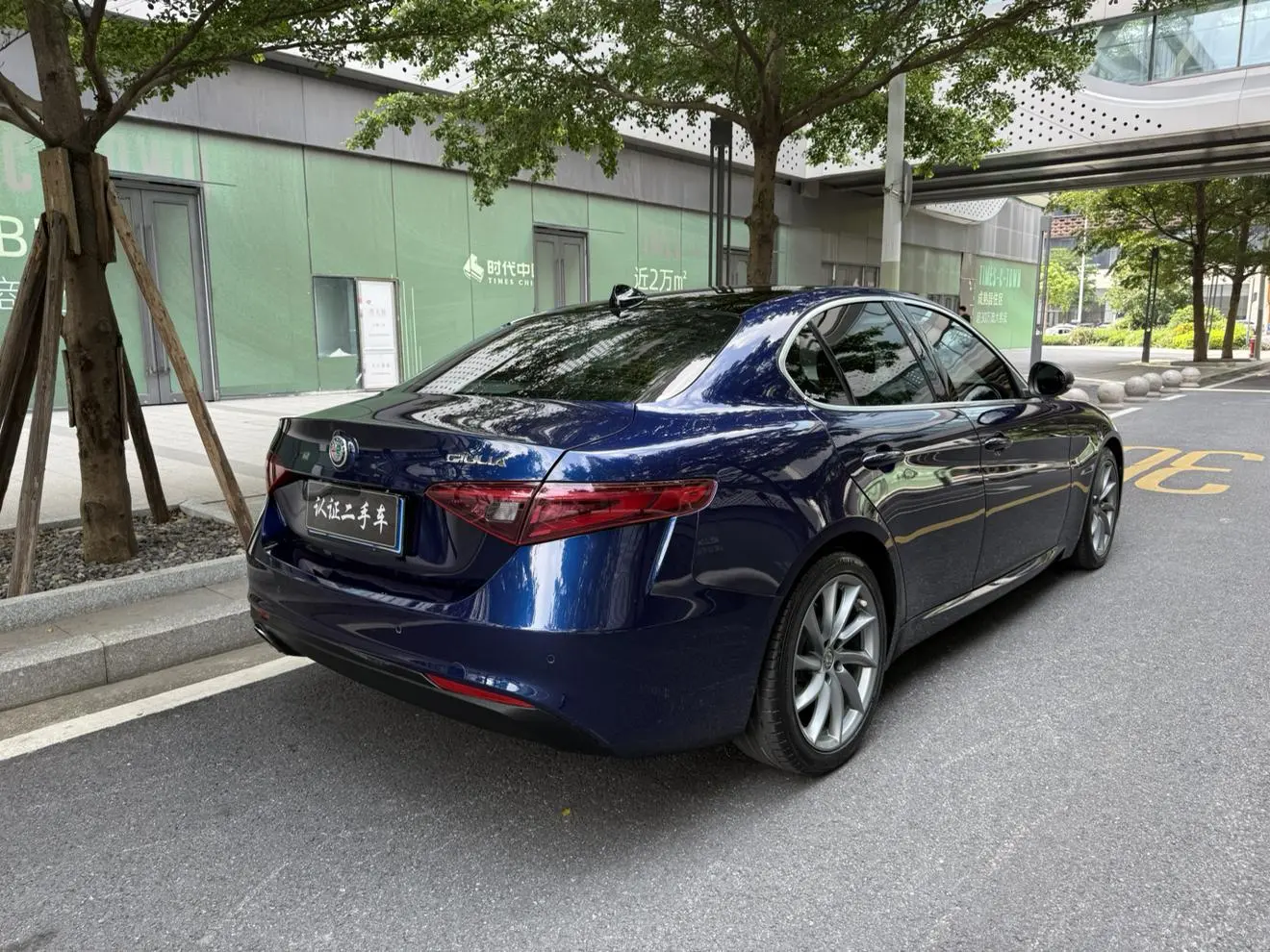 Alfa Romeo Giulia 2.0T 200HP Deluxe Edition
