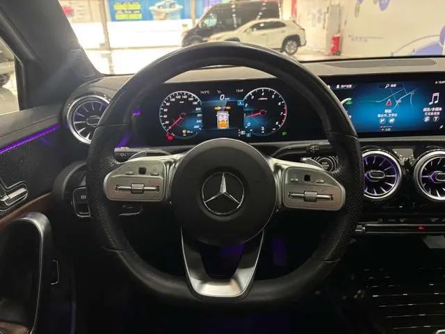 Mercedes-Benz Mercedes-Benz A-class A 200 L sports sedan fashion Version