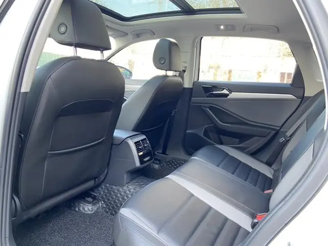 Volkswagen Sagitar 280TSI DSG Flying Edition