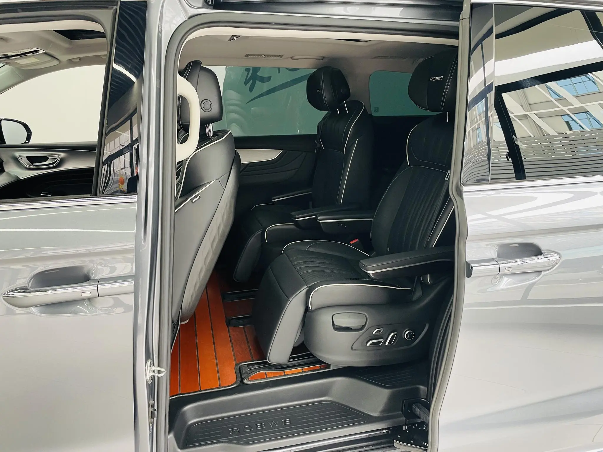 Roewe Roewe iMAX8 400TGI Reunion Edition