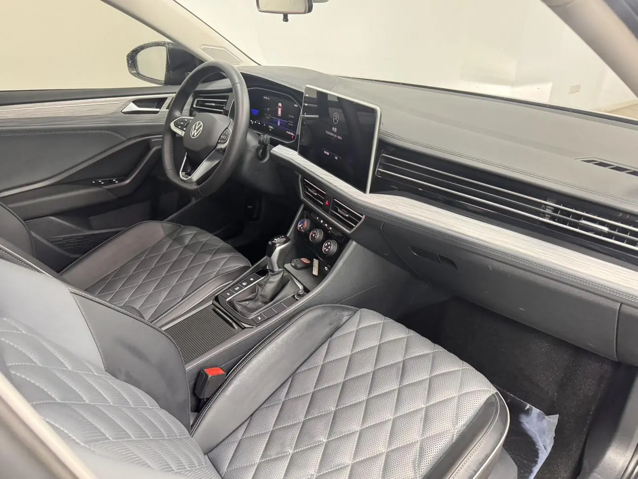 Volkswagen Sagitar 300TSI DSG Beyond Edition