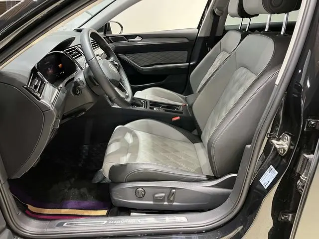 Volkswagen Magotan 2 million commemorative edition 330TSI DSG leading model