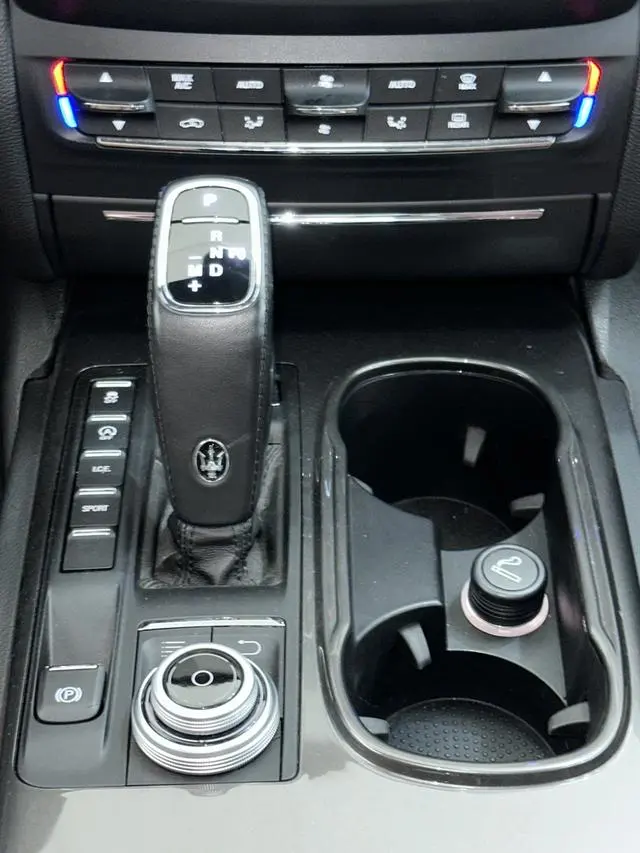 Maserati Ghibli 3.0T 350Hp standard version Country V
