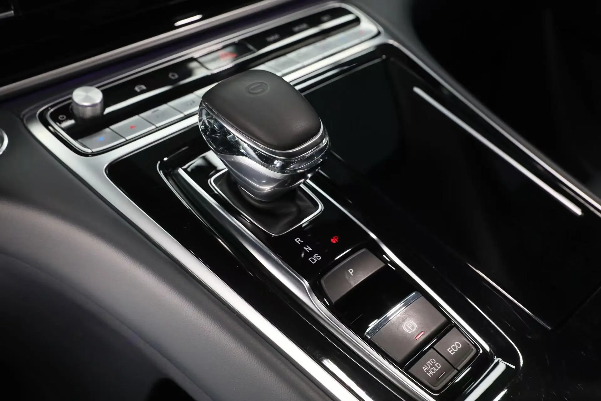 GAC Trumpchi M8 Lingxiu Series 390T Premium Edition