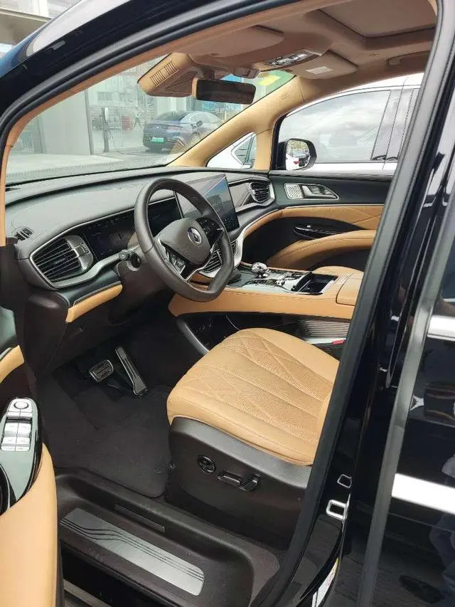 Denza Denza D9 EV Smart driving version 600 four-wheel drive flagship model