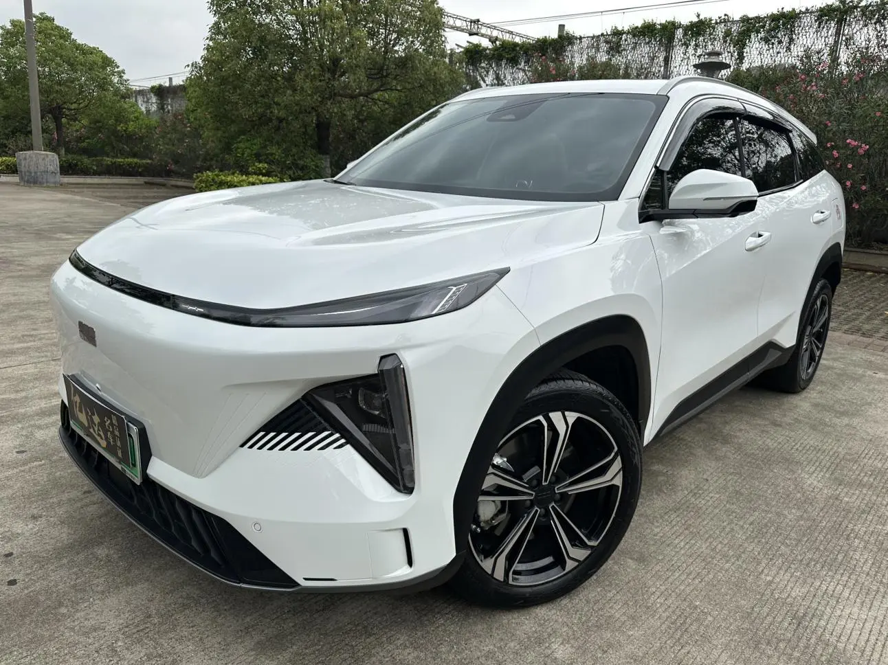 Geely Galaxy Galaxy L7 1.5T DHT 115km PLUS Longteng Edition