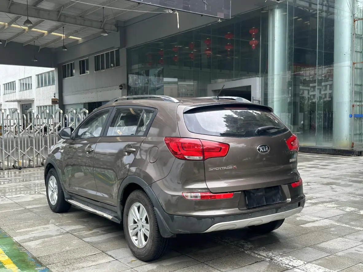 Kia Smart running 2.0L automatic two-wheel drive version Premium