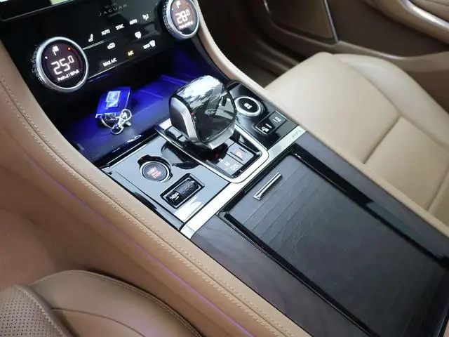 Jaguar Jaguar XFL 2.0T P250 two-wheel drive Exclusive Deluxe Edition