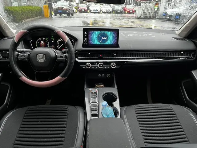 Honda Civic 2.0L e: HEV Pioneer Edition