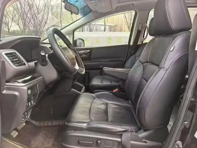 Honda Odyssey 2.4L Deluxe Edition