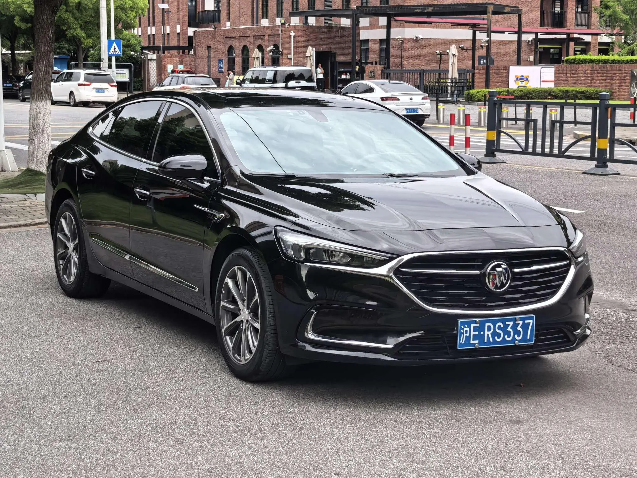 Buick Lacrosse 652T luxury