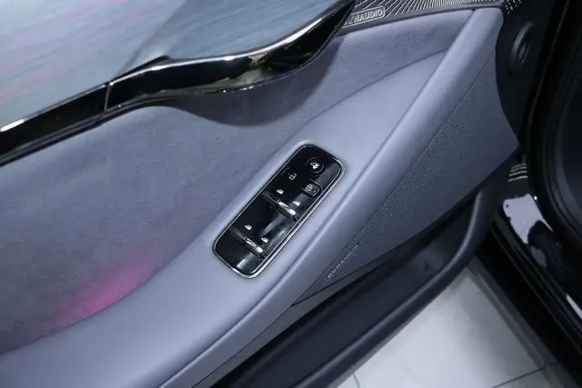 VOYAH Lantu chasing light PHEV Ultra-long battery life, four-wheel drive ultimate edition