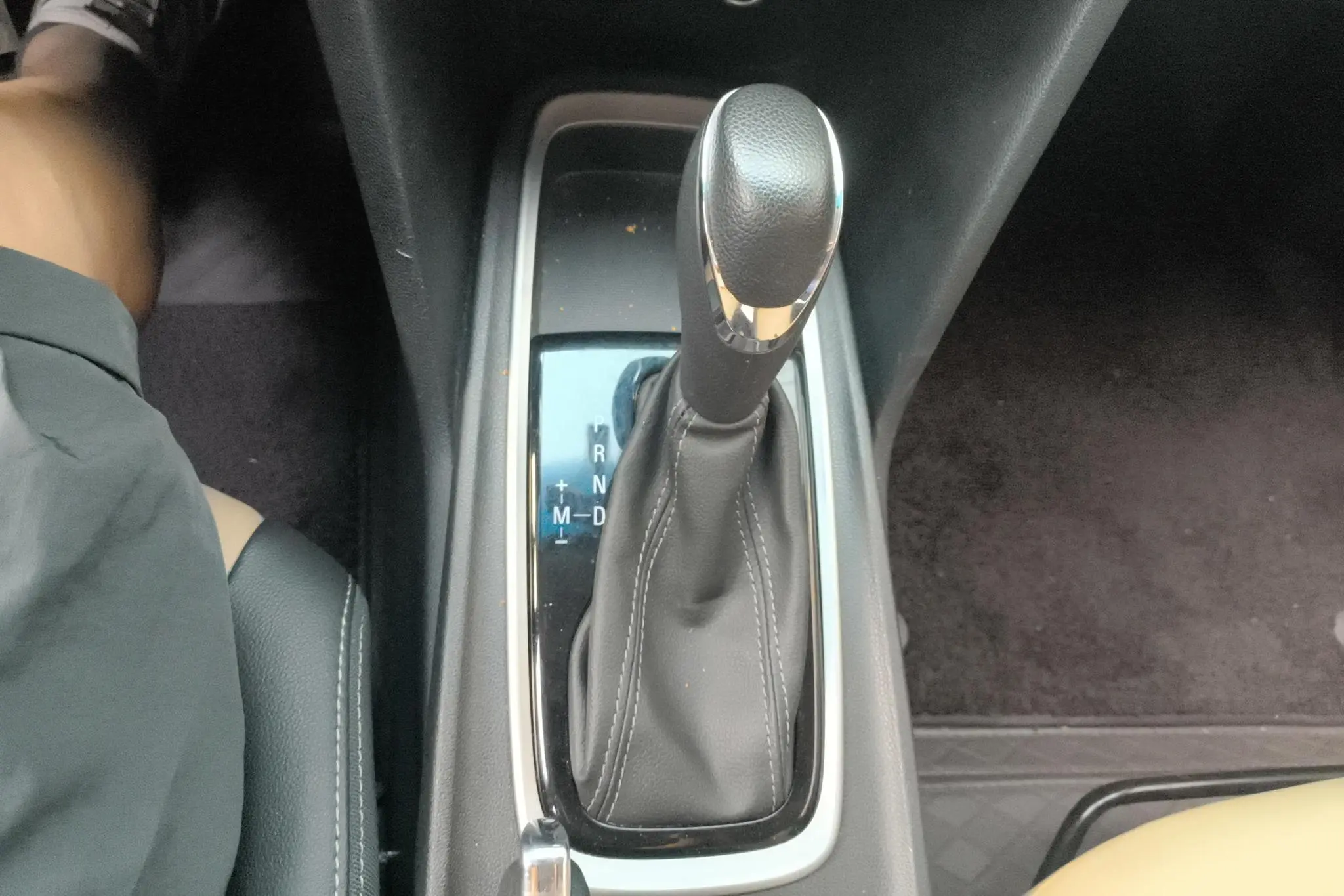 Chevrolet Cruze 320 automatic Enjoy Skylight version