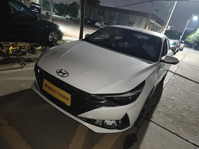 Hyundai Elantra 1.5L CVT LUX Premium Edition