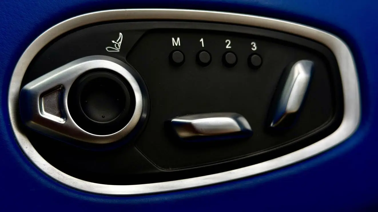 Aston Martin Aston Martin DBX 4.0T V8 Silk Road Zhihong
