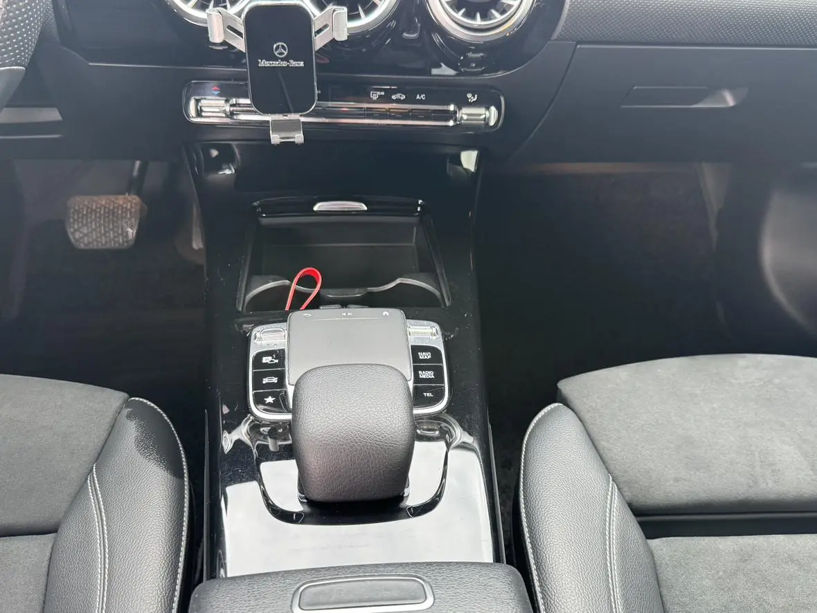 Mercedes-Benz Mercedes-Benz A-class Facelift A 200 L sports sedan