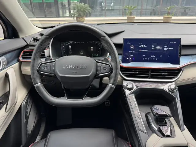 LYNK & CO Lynk 06 1.5T Yao Halo