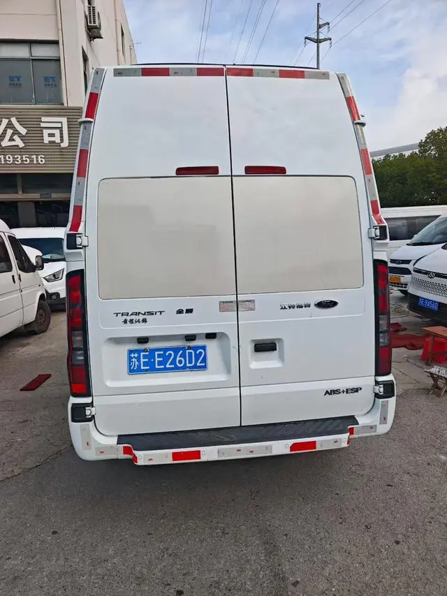 Ford The new generation of Quanshun Pro 2.2T manual van long axle 3 seats mid-top