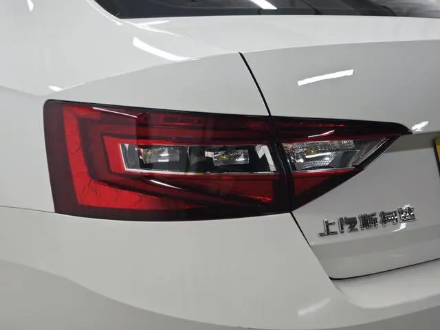 Skoda Speed pie ZI330 DSG Comfort Edition Country VI