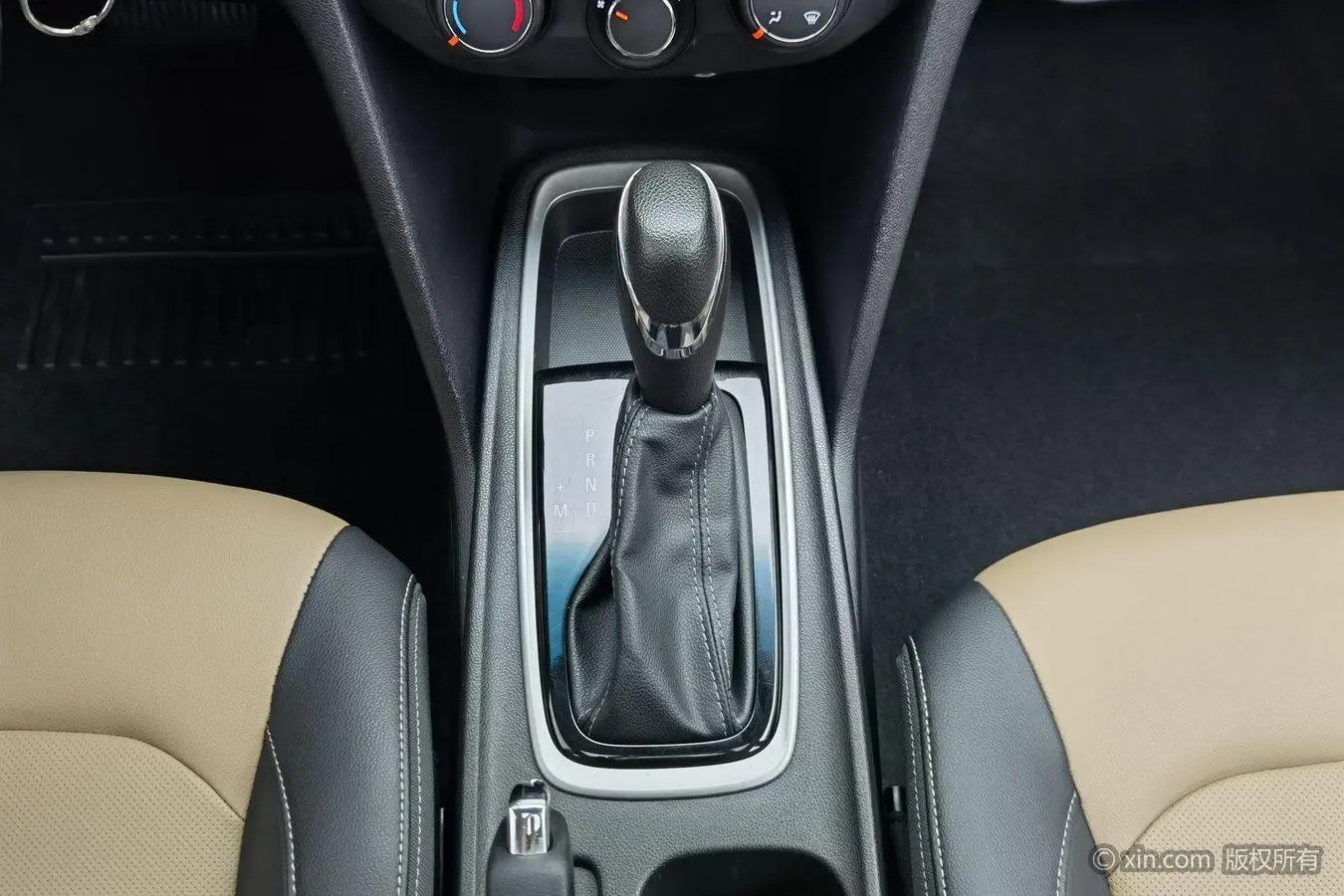 Chevrolet Cruze 320 automatic Enjoy Skylight version