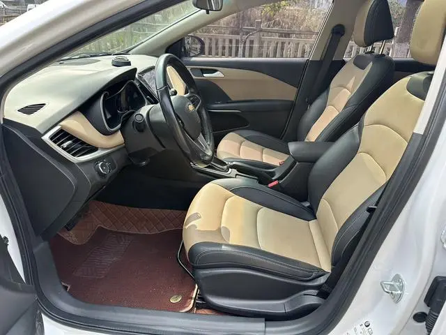 Chevrolet Cruze 320 automatic Enjoy Skylight version