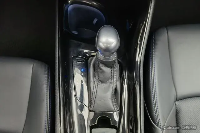 TOYOTA Toyota C-HR Dual engine 2.0L E-CVT Deluxe Edition