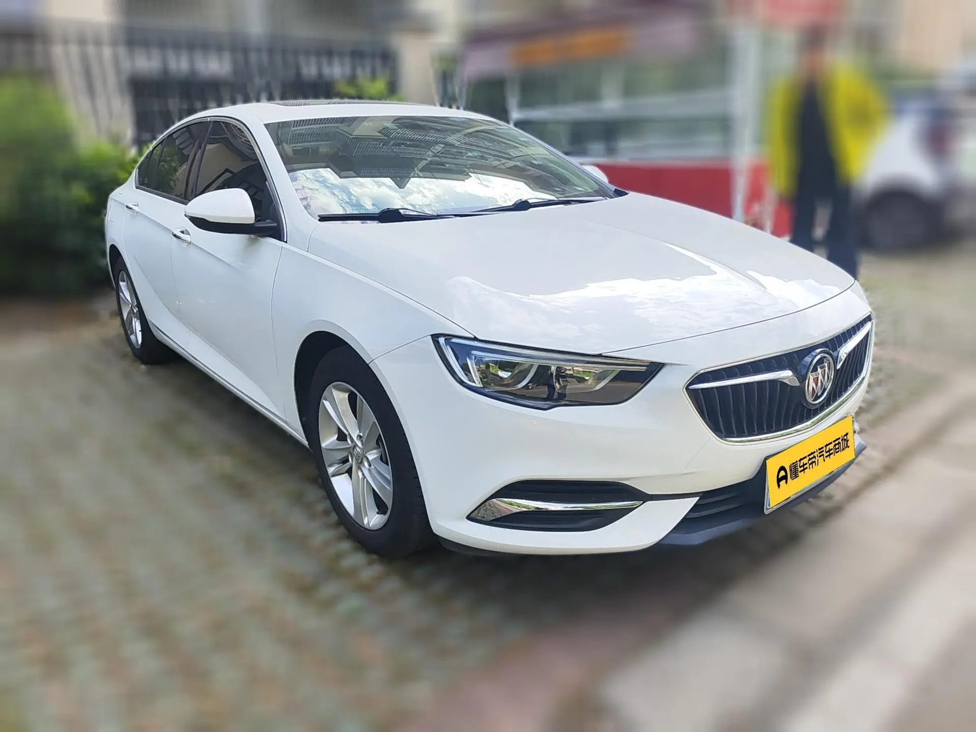 Buick Regal 20T Elite Country VI