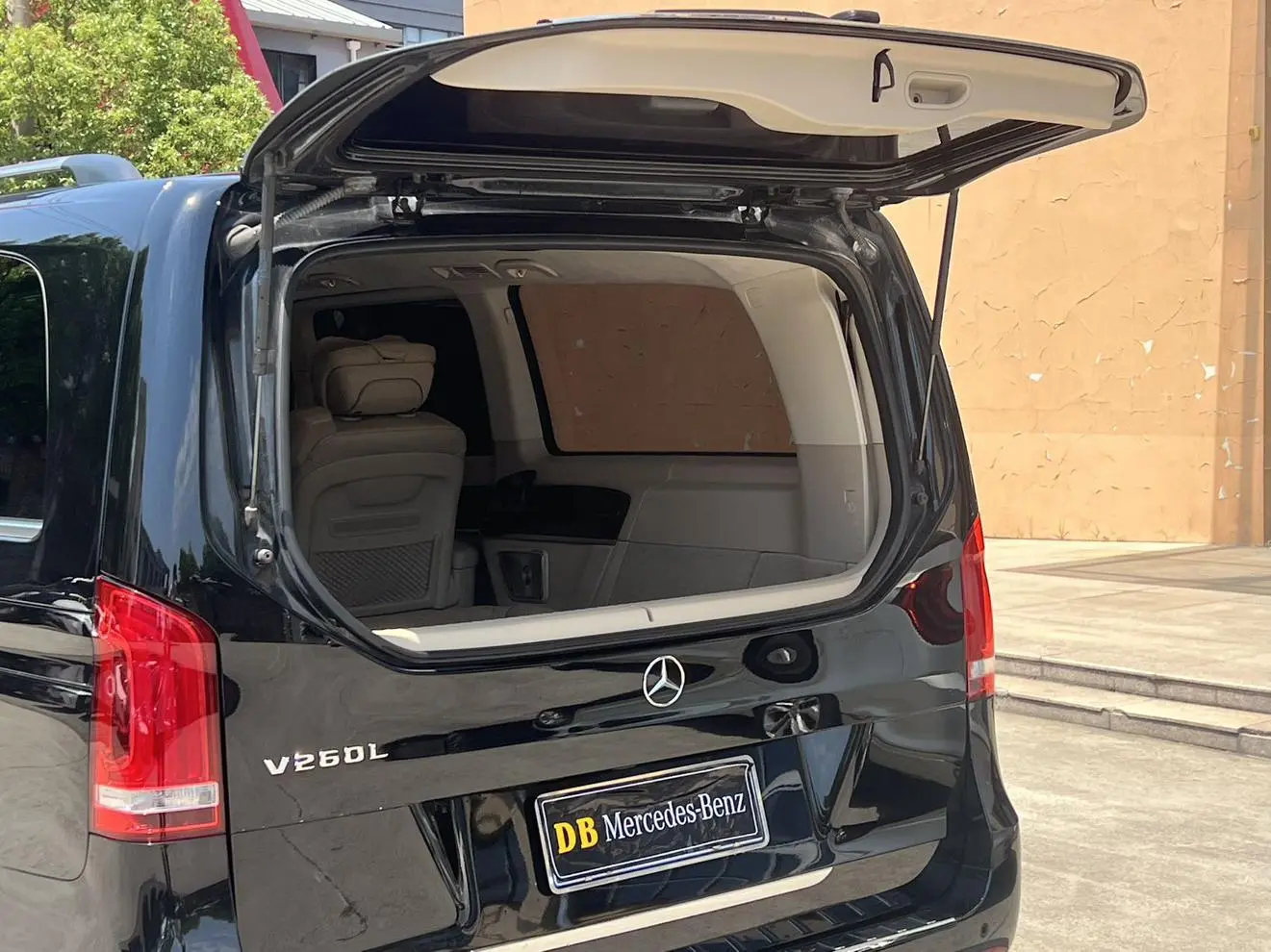 Mercedes-Benz Mercedes-Benz V-class V 260 L Long wheelbase Deluxe Edition