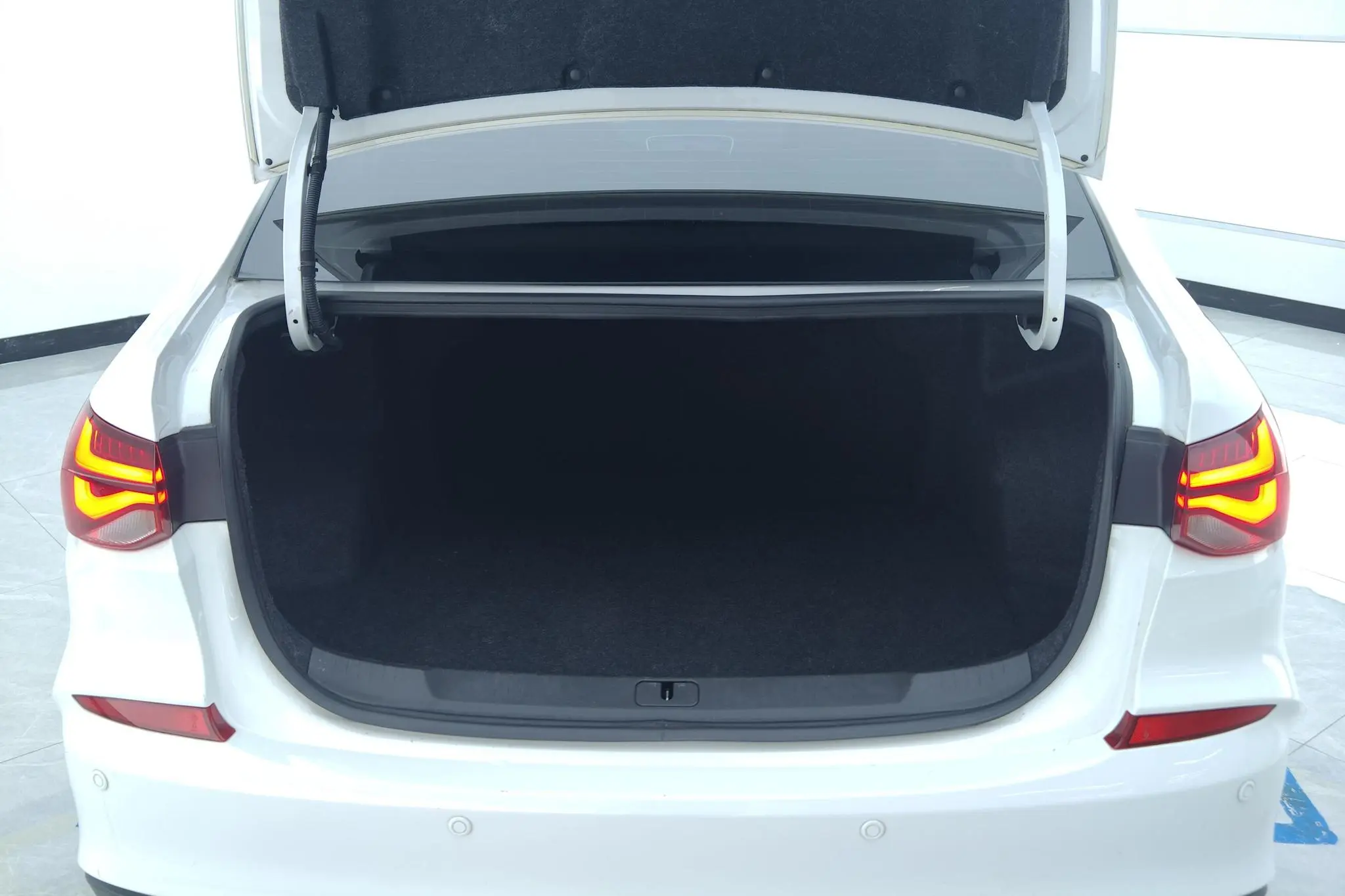 Chevrolet Cruze 320 automatic Enjoy Skylight version