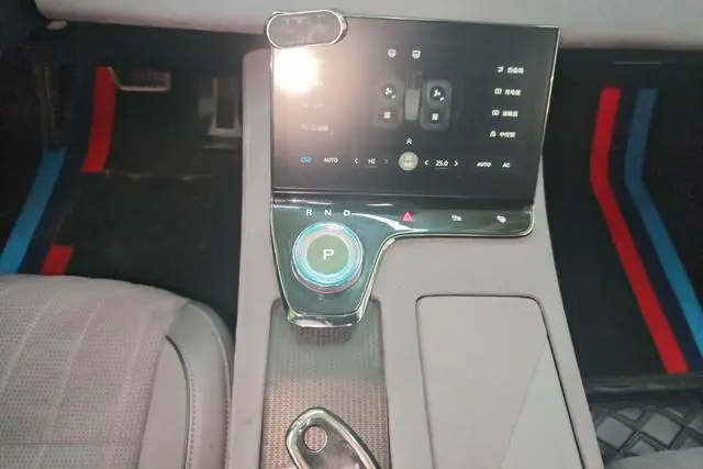 VOYAH Lantu chasing light PHEV Ultra-long battery life, four-wheel drive executive edition