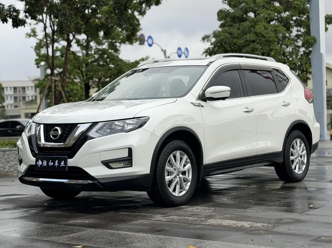 Nissan Qijun 2.0L CVT Zhilian seven-seater Comfort Edition 2WD