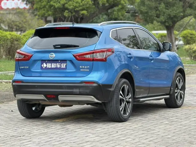 Nissan Qashqai 2.0L CVT Deluxe Edition
