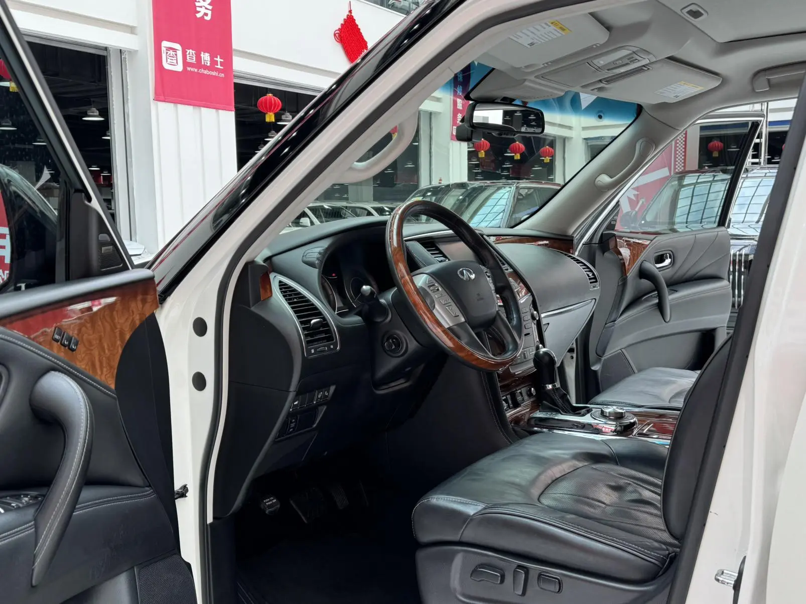 Infiniti Infiniti QX80 5.6L 4WD