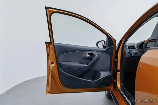 Volkswagen Polo 1.5L Cross Polo automatic