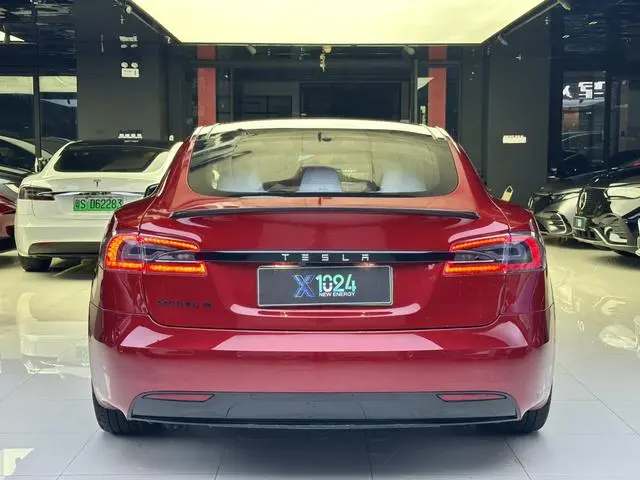 Tesla Model S P90D
