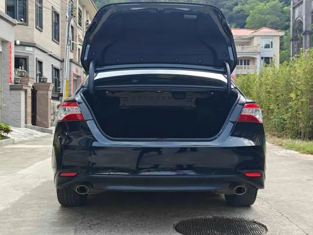TOYOTA Camry 2.0G Deluxe Edition